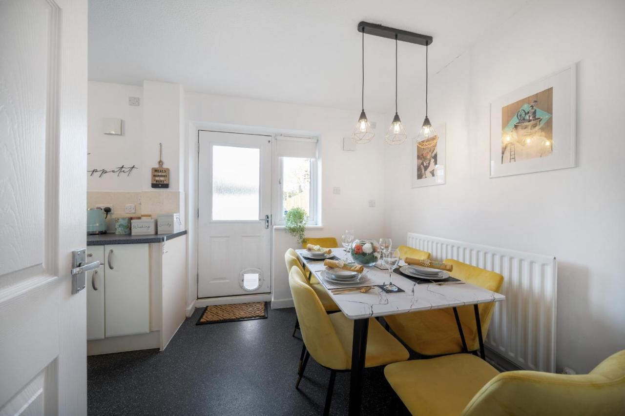 Stylish 3 Bed House, Large Garden, Parking, Wifi - Esho Stays Coventry Exterior foto